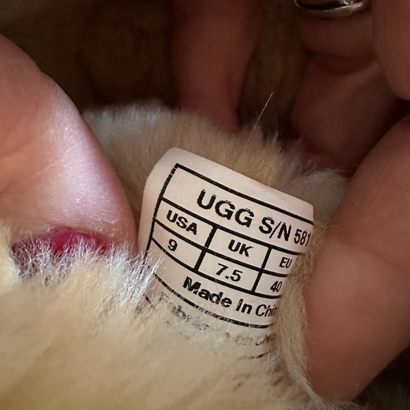 Ugg Classic Shearling Lined Boot in good used condition - Picture 13 of 13